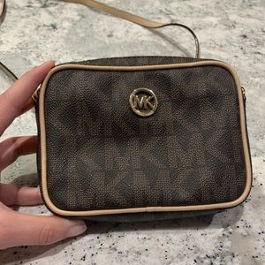 MICHAEL KORS MK SIGNATURE CROSSBODY